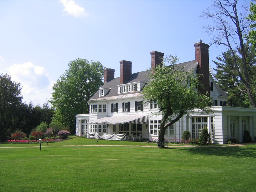 Four Chimneys Inn Беннингтон Экстерьер фото