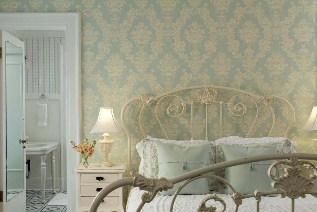 Four Chimneys Inn Беннингтон Экстерьер фото