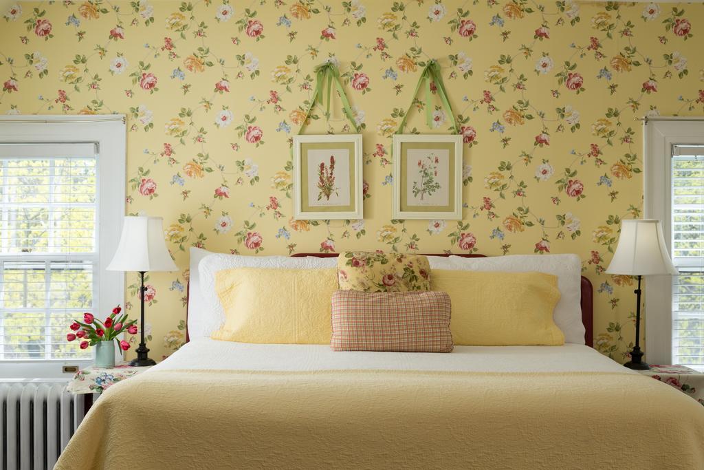 Four Chimneys Inn Беннингтон Экстерьер фото