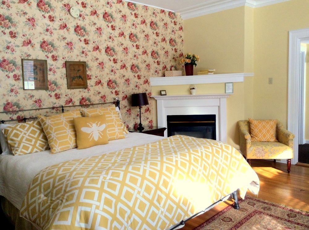 Four Chimneys Inn Беннингтон Экстерьер фото