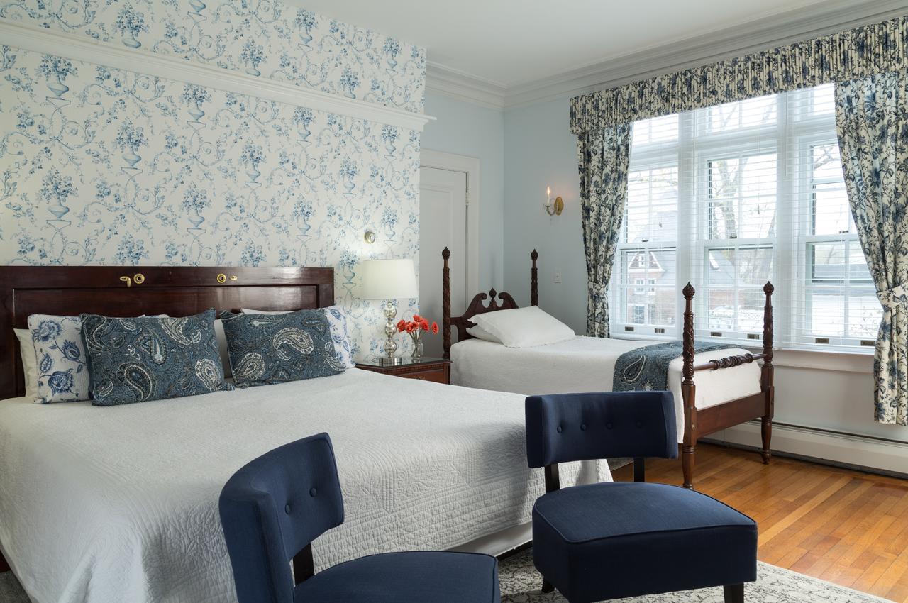Four Chimneys Inn Беннингтон Экстерьер фото