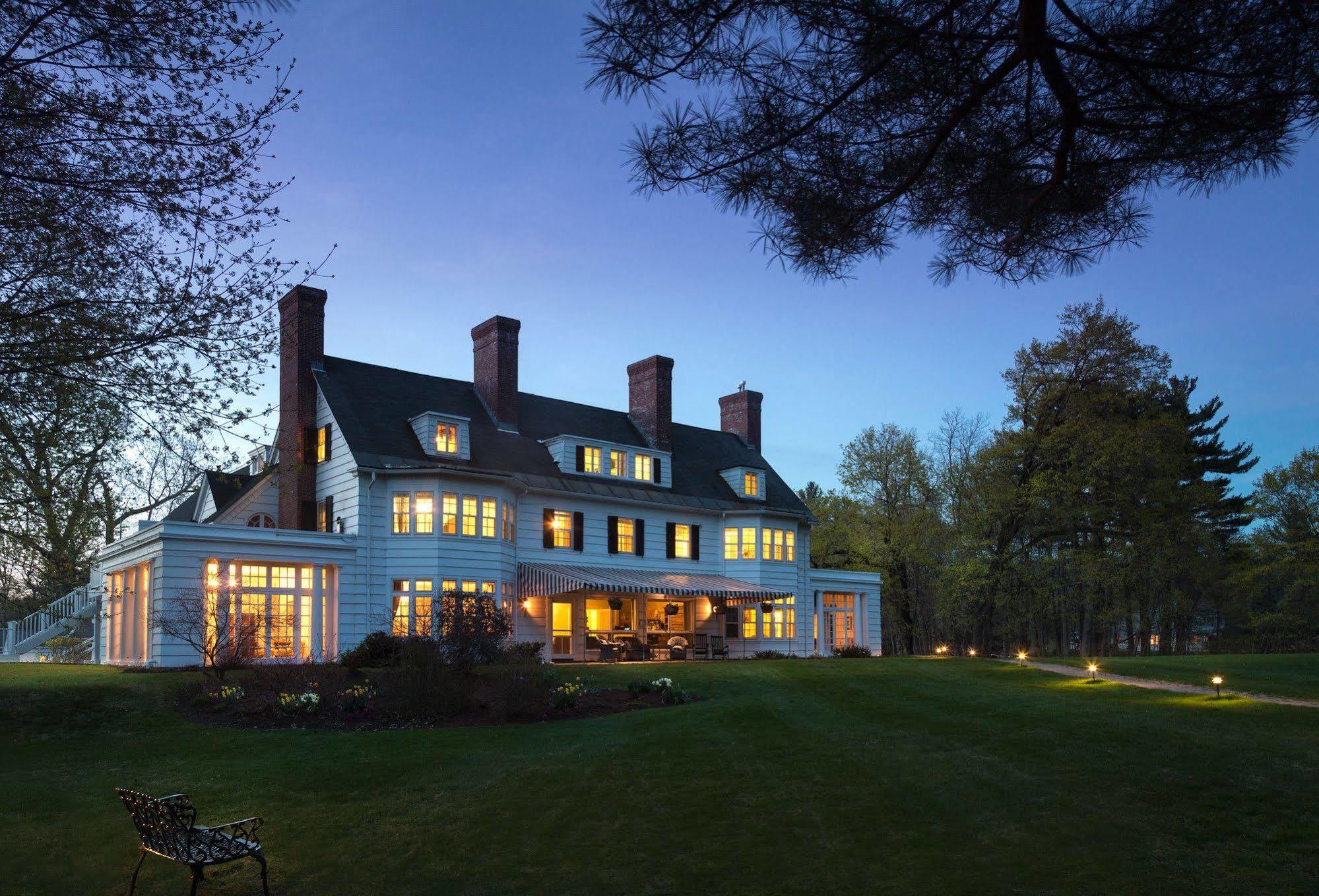 Four Chimneys Inn Беннингтон Экстерьер фото